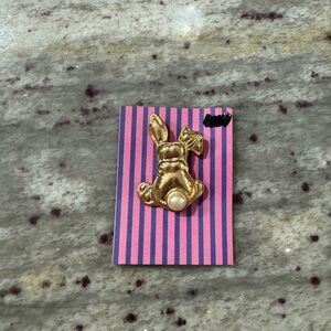 Rabbit pin